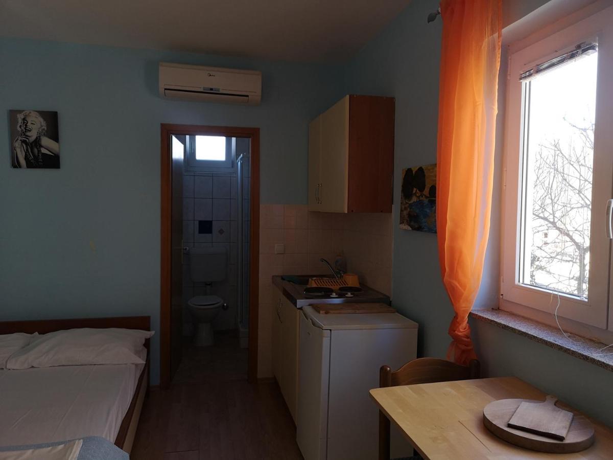 Apartments With A Parking Space Lopar, Rab - 16680 Экстерьер фото