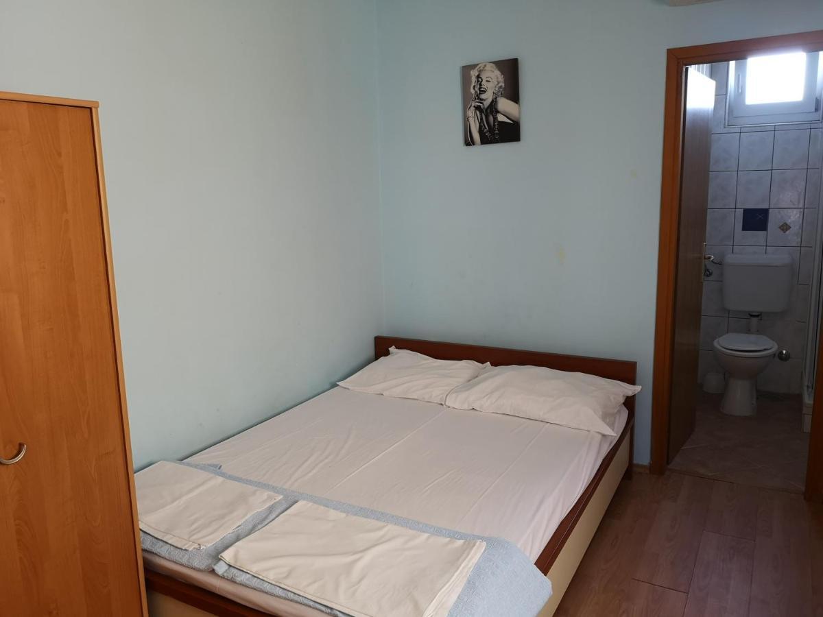 Apartments With A Parking Space Lopar, Rab - 16680 Экстерьер фото